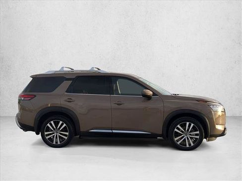 Used 2023 Nissan Pathfinder Platinum w/ Black Appearance Package AWD/4WD image 4