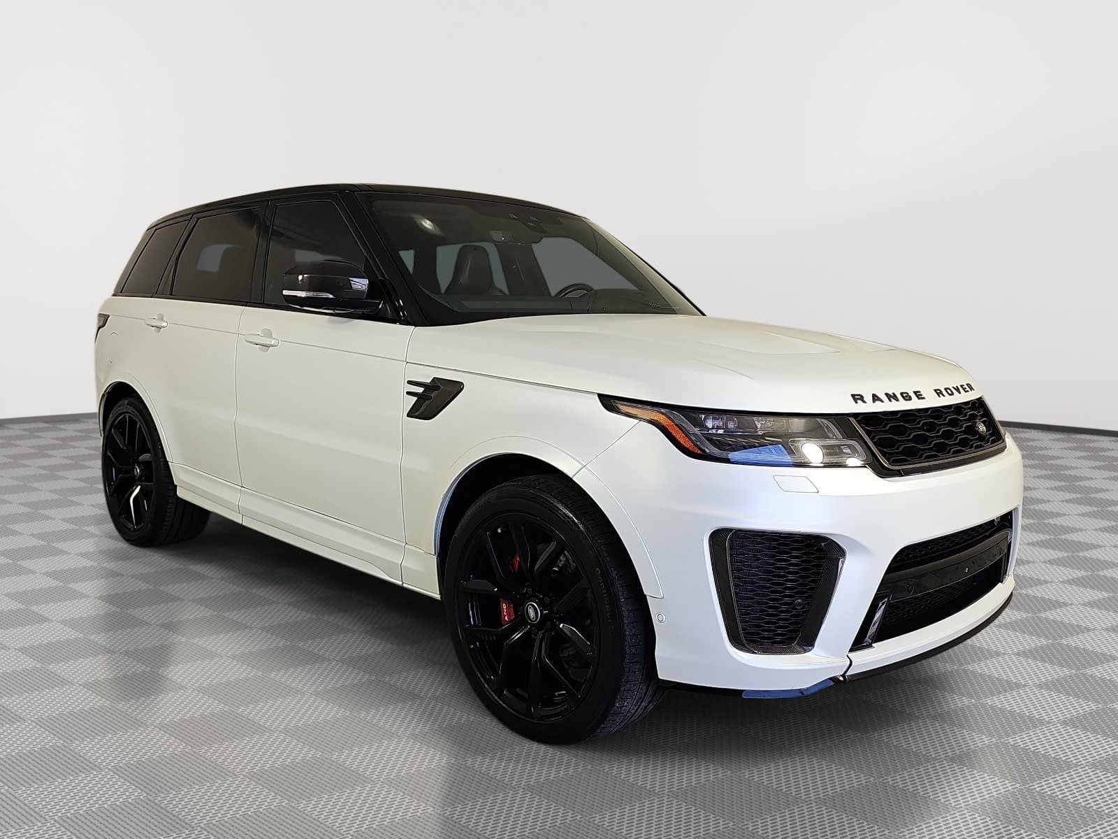 Used 2018 Land Rover Range Rover Sport SVR AWD/4WD image 2