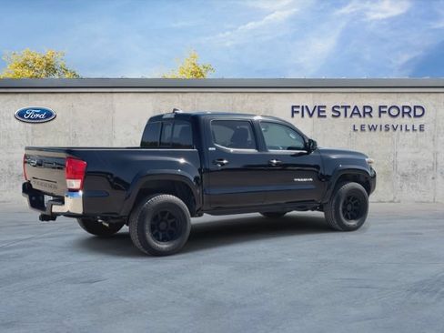 Used 2017 Toyota Tacoma SR5 RWD image 8