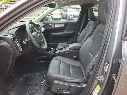 Used 2019 Volvo XC40 T5 Momentum AWD/4WD image 13