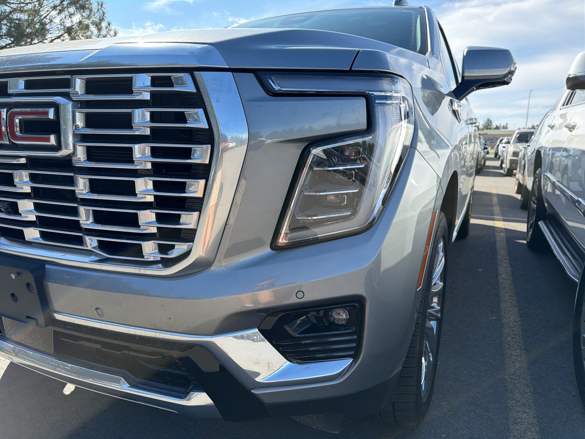 Used 2025 GMC Yukon XL Denali w/ Sun & Power Step Package AWD/4WD image 8