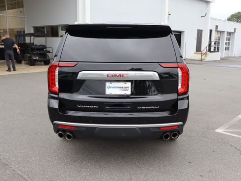 Used 2022 GMC Yukon XL Denali AWD/4WD image 9