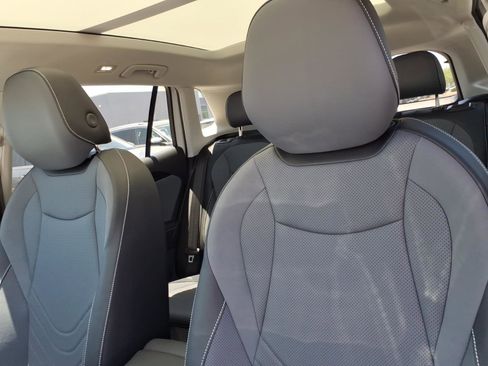 New 2026 Volkswagen Tiguan SE FWD image 13
