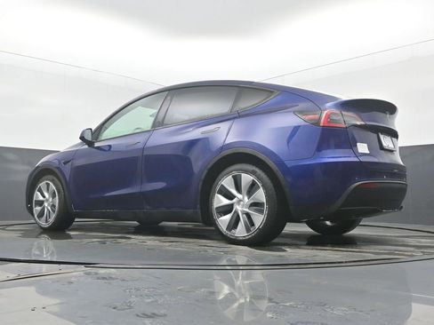 Used 2020 Tesla Model Y Long Range image 19