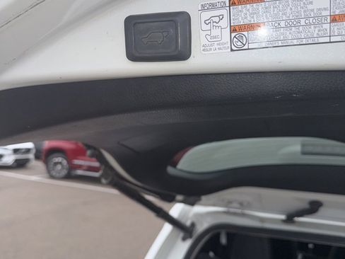 Used 2017 Toyota RAV4 Limited image 10