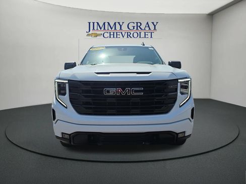 Used 2024 GMC Sierra 1500 Elevation w/ LPO, Elevation Black Package AWD/4WD image 8