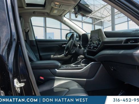 Used 2023 Toyota Highlander XLE FWD image 29