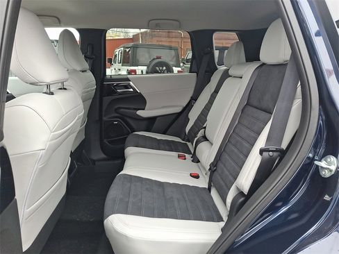 New 2026 Mitsubishi Outlander SE image 6