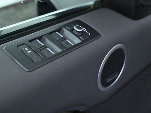 Used 2019 Land Rover Discovery HSE image 21