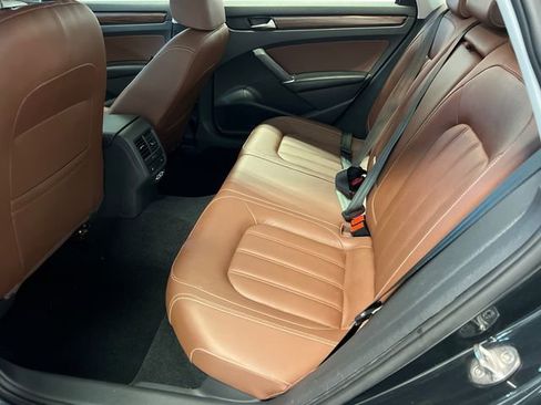 Certified 2022 Volkswagen Passat 2.0T FWD image 16