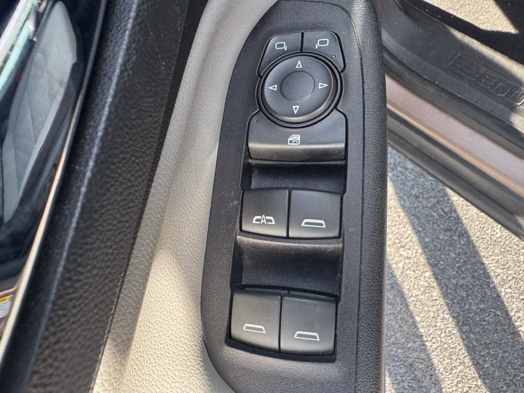Used 2018 Chevrolet Equinox LT AWD/4WD image 24