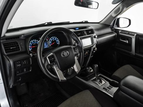 Used 2017 Toyota 4Runner SR5 AWD/4WD image 2
