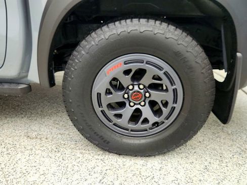 Used 2022 Nissan Frontier Pro-X w/ Technology Package image 9