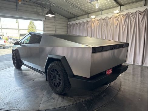 Used 2024 Tesla Cybertruck AWD Crew Cab image 8