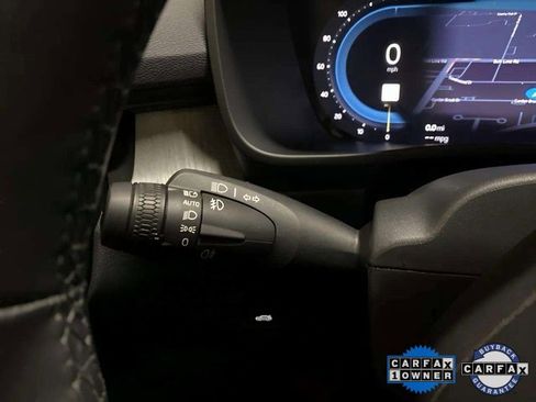 Used 2025 Volvo XC40 B5 Plus image 38