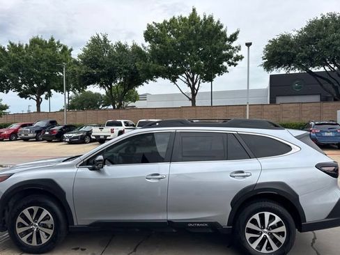 Used 2025 Subaru Outback Premium AWD/4WD image 6