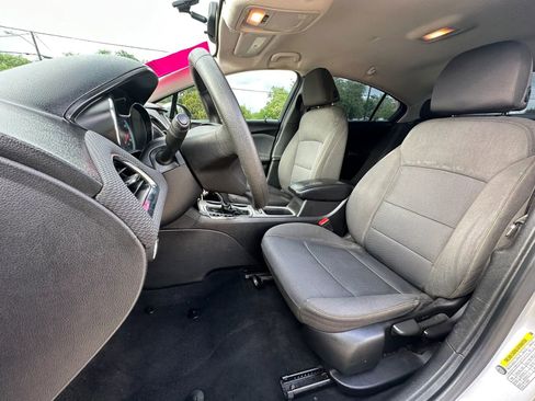 Used 2018 Chevrolet Cruze LS image 11