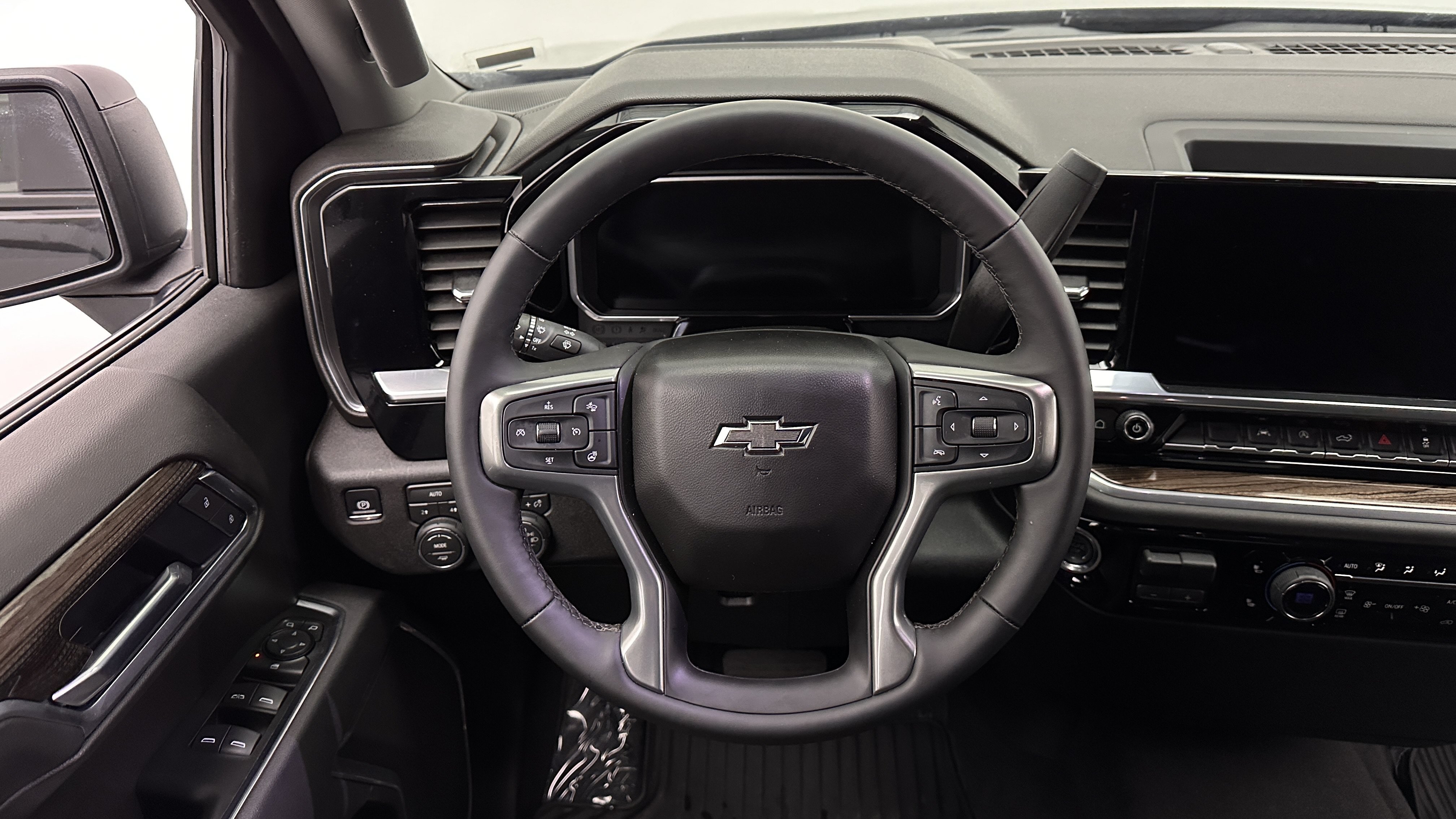 Used 2026 Chevrolet Silverado 1500 RST AWD/4WD image 25