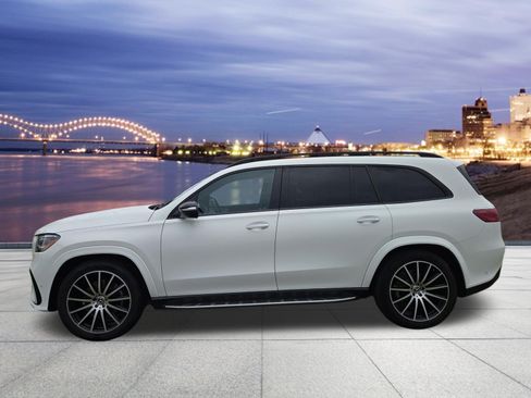 Used 2024 Mercedes-Benz GLS 450 4MATIC image 2