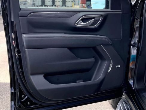 Used 2023 GMC Yukon XL SLT w/ SLT Luxury Package image 27