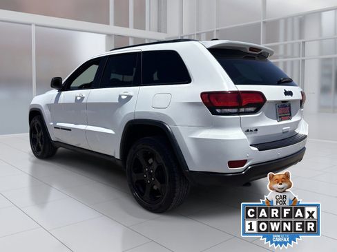 Used 2019 Jeep Grand Cherokee Laredo AWD/4WD image 4