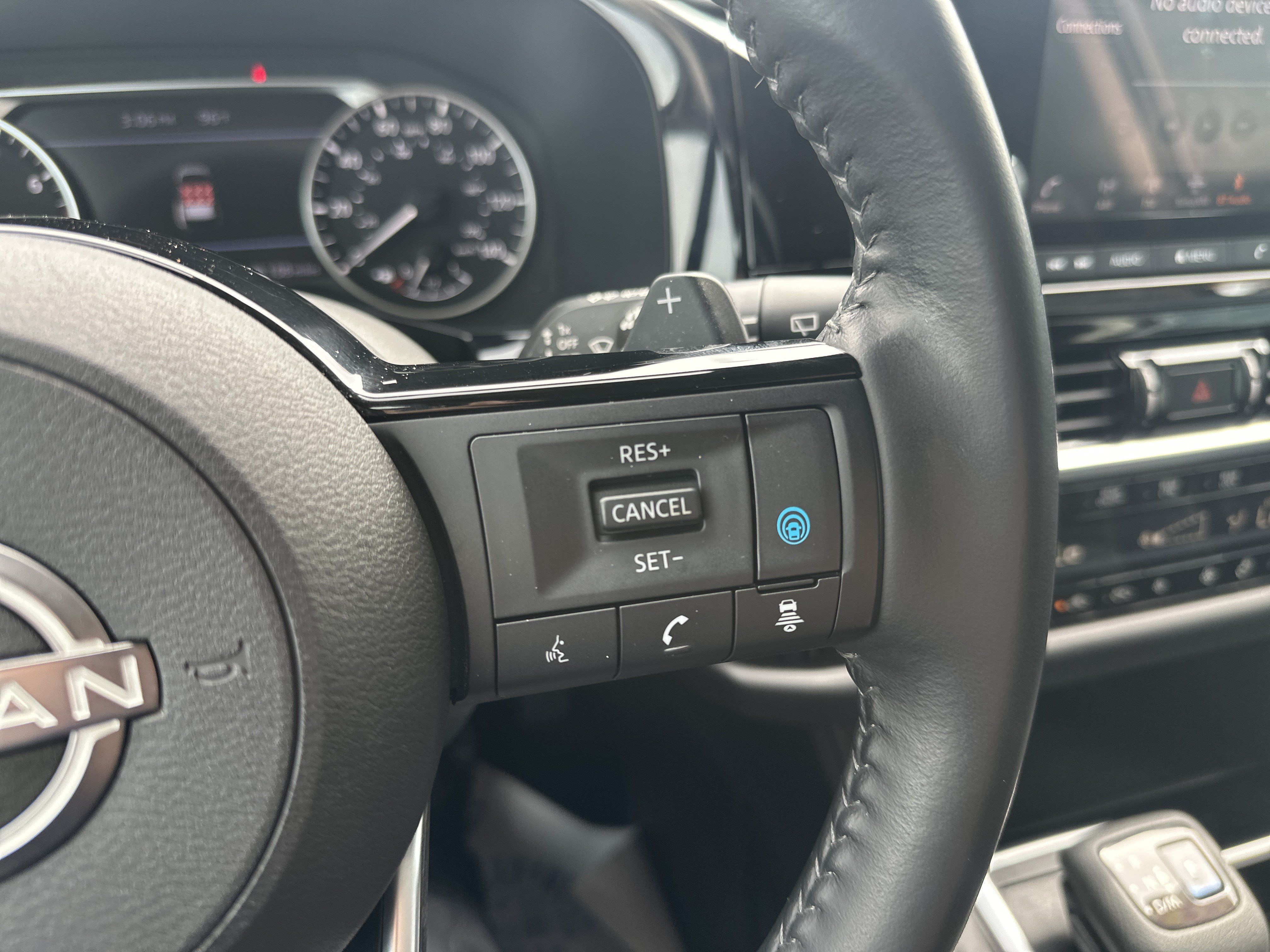 Used 2022 Nissan Pathfinder SV AWD/4WD image 22