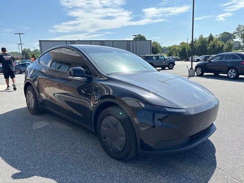 Used 2026 Tesla Model Y 2WD image 8