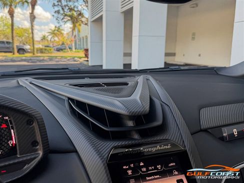 Used 2024 Lamborghini Revuelto AWD/4WD image 17