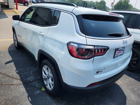 New 2025 Jeep Compass Latitude image 3