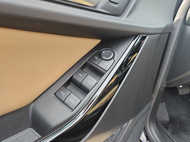 Used 2025 Chevrolet Equinox ACTIV w/ Safety and Technology Package FWD image 12