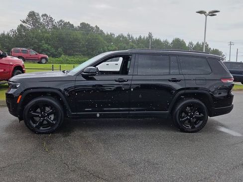 Used 2025 Jeep Grand Cherokee L Altitude RWD image 4