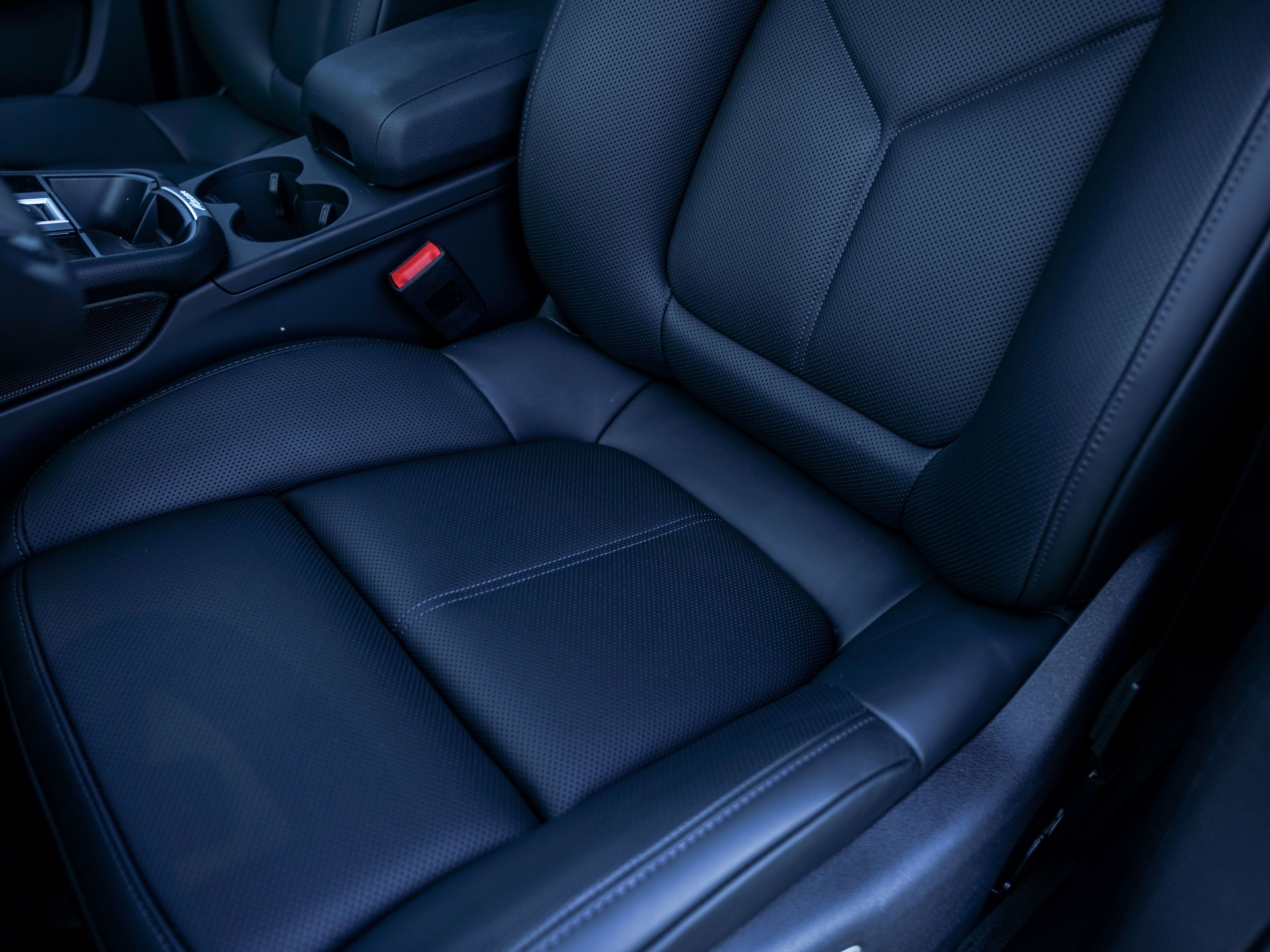 Certified 2026 Porsche Macan AWD/4WD image 24