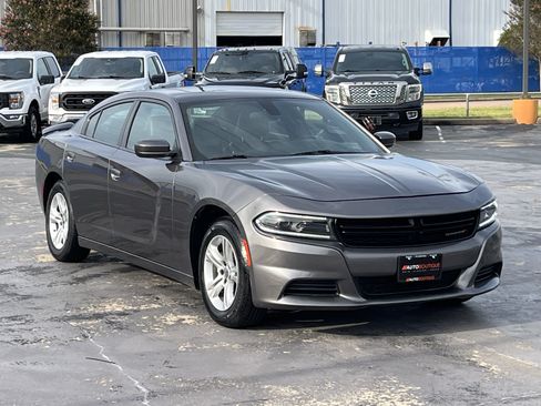 Used 2022 Dodge Charger SXT w/ Leather Interior Group RWD image 5