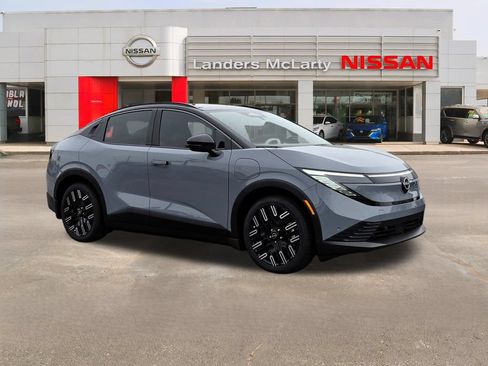 New 2026 Nissan Leaf Platinum+ w/ Cargo Package (Platinum+) FWD image 1