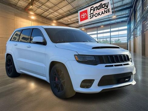 Used 2016 Jeep Grand Cherokee SRT image 3