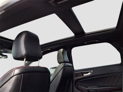 Used 2022 Ford Edge ST-Line image 14