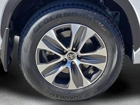 Used 2023 Toyota Highlander XLE image 8