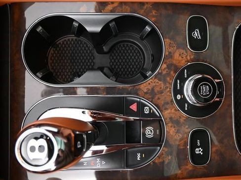 Used 2019 Bentley Bentayga AWD/4WD image 18