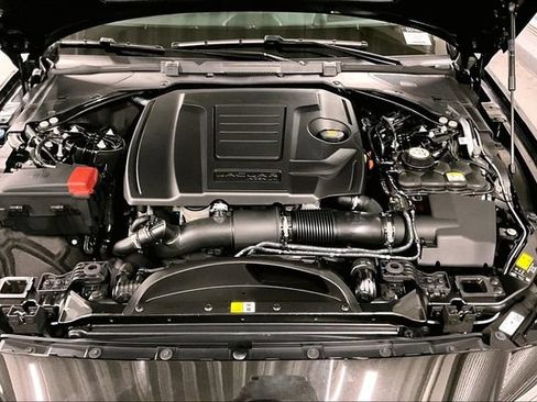 Certified 2022 Jaguar XF R-Dynamic SE AWD/4WD image 9