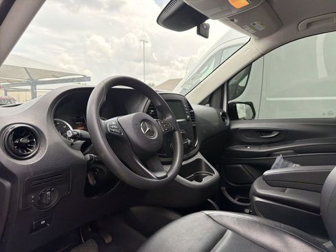 Used 2023 Mercedes-Benz Metris image 7