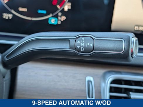 Used 2025 Mercedes-Benz GLE 450 4MATIC image 33