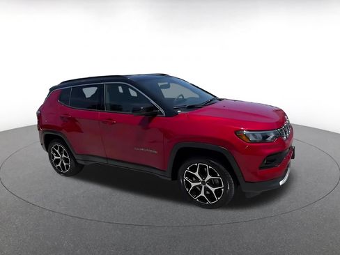 Used 2025 Jeep Compass Limited AWD/4WD image 2