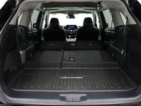 Used 2024 Toyota Highlander XLE AWD/4WD image 51