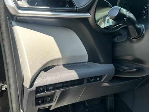 Used 2021 Toyota Sienna XLE w/ XLE Plus Package FWD image 14