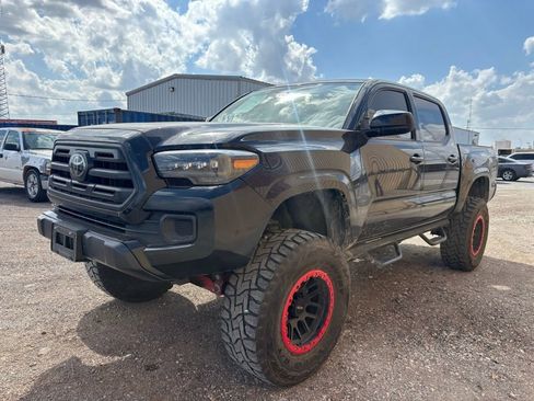Used 2018 Toyota Tacoma SR w/ SR Convenience Package image 3