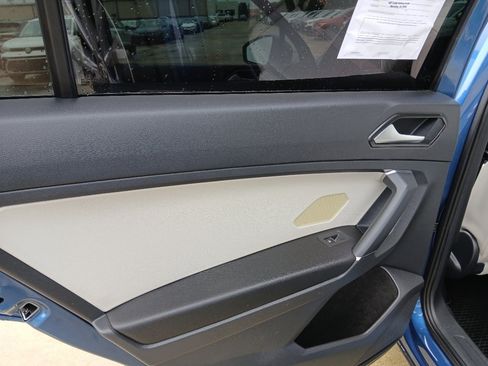 Used 2018 Volkswagen Tiguan SE w/ Panoramic Sunroof Package FWD image 18