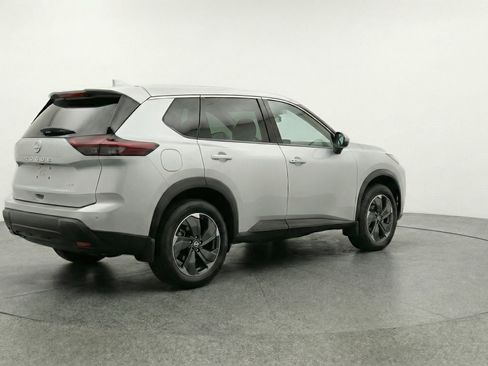 Used 2025 Nissan Rogue SV FWD image 9