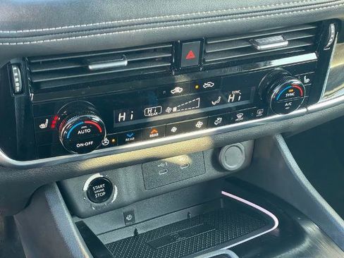 Certified 2024 Nissan Rogue SL w/ SL Premium Package image 22