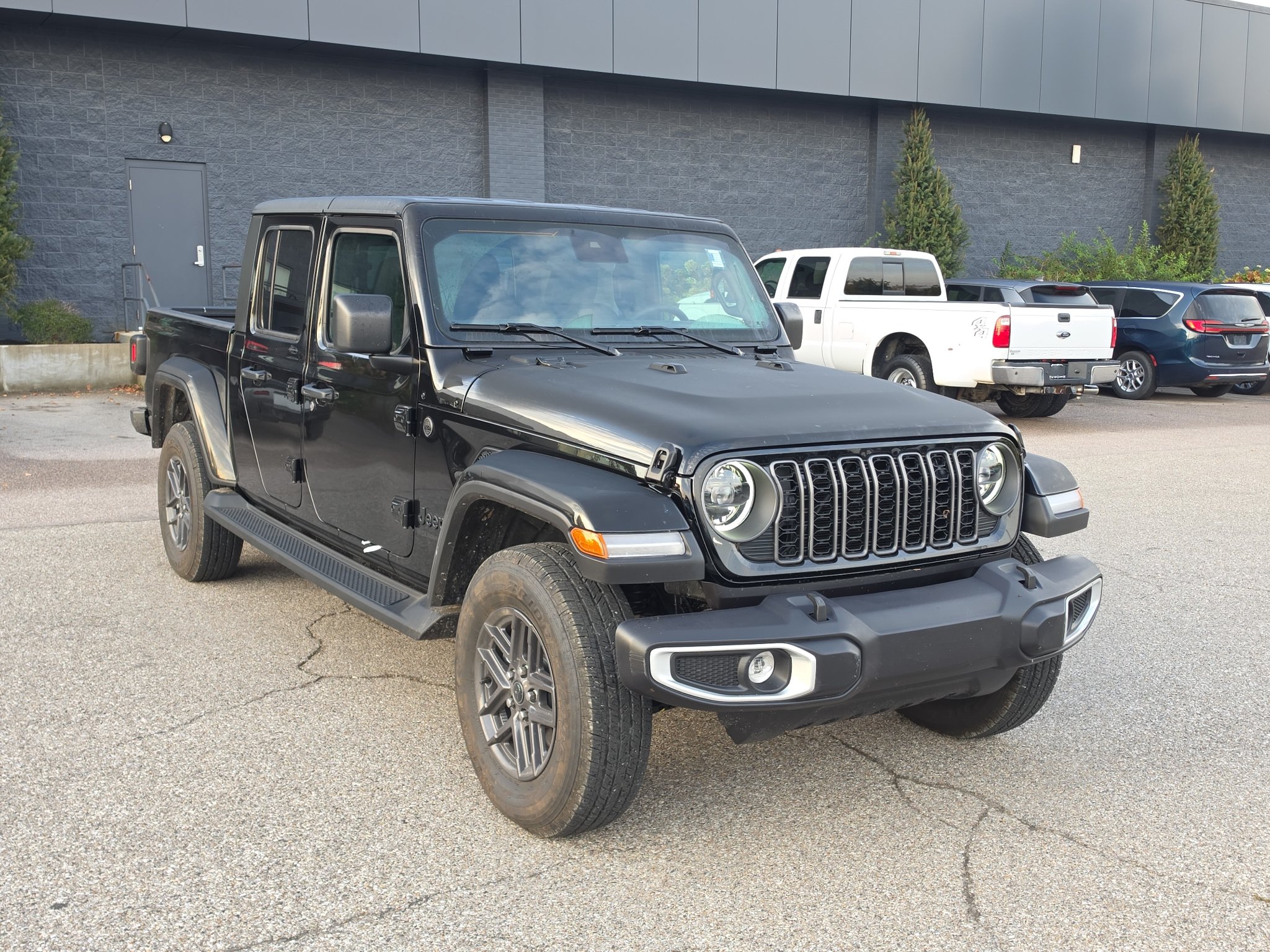 Used 2025 Jeep Gladiator Sport AWD/4WD image 1