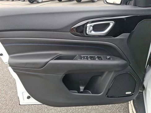 New 2026 Jeep Compass Limited w/ Sun, Sound & Navigation Group image 9
